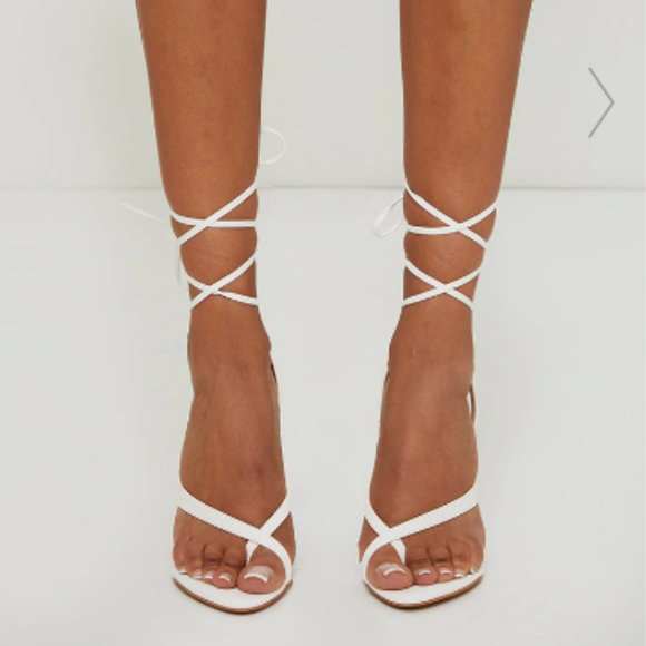 PrettyLittleThing WHITE CROSS TOE LOOP ANKLE STRAPPY HIGH HEELS - Picture 1 of 2
